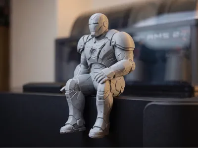 Iron Man Edge Sitter - Desk Buddy