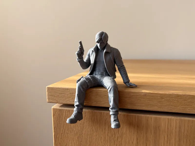072 Leon Sitting on Ledge Shelf Figure Resident Evil