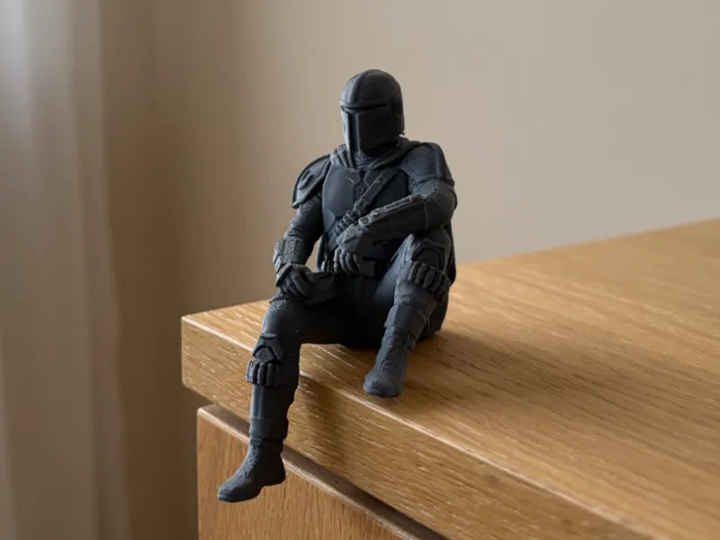 030 The Mandalorian Sitting Shelf Figure