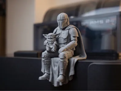 045 Mandalorian and Grogu Shelf Sitter