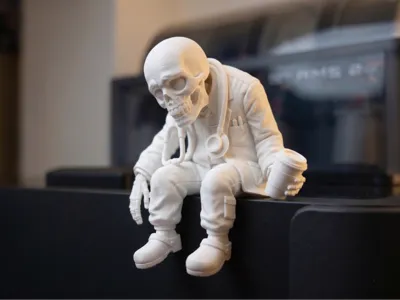 053 Dr Skelly - Overworked Medical Desk Decor