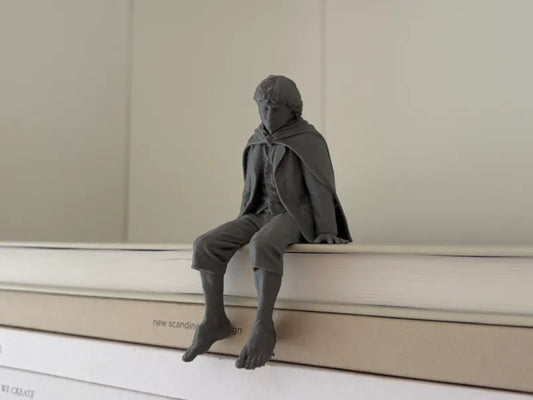 069 Frodo Sitting on Shelf Figure  LOTR Miniature