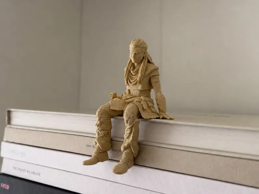 077 Aloy Sitting on Shelf Figure  Horizon Miniature