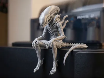101 Contemplative Xenomorph - Shelf Sitter