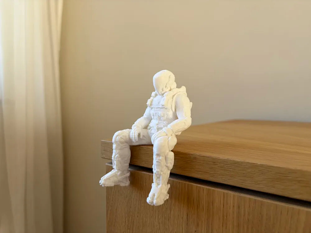 080 Pragmata Hugh Shelf Sitting Figure